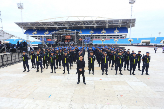 Đội ngũ vệ sĩ của Bảo An có mặt ở khắp nơi.